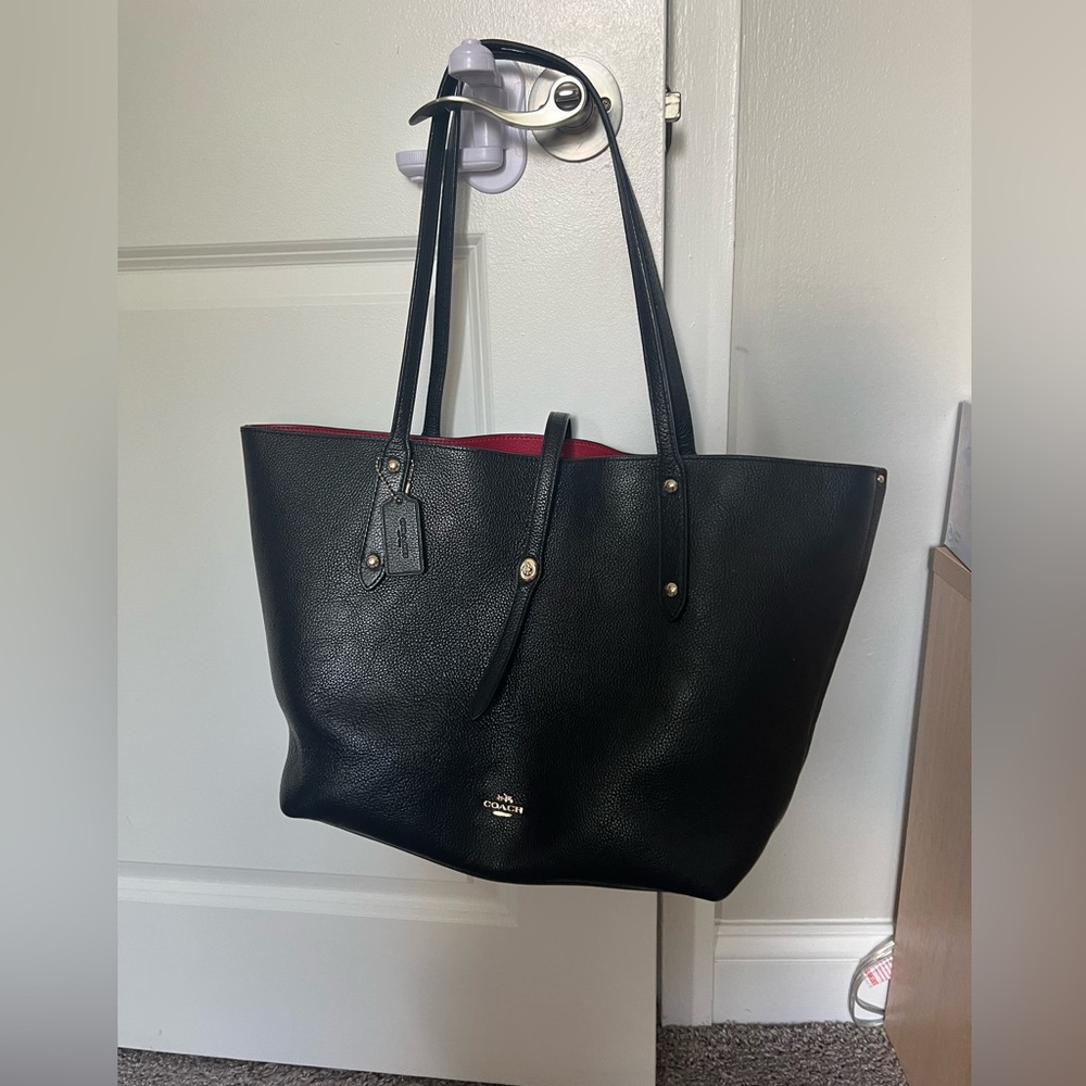Coach shopper bag with red inside